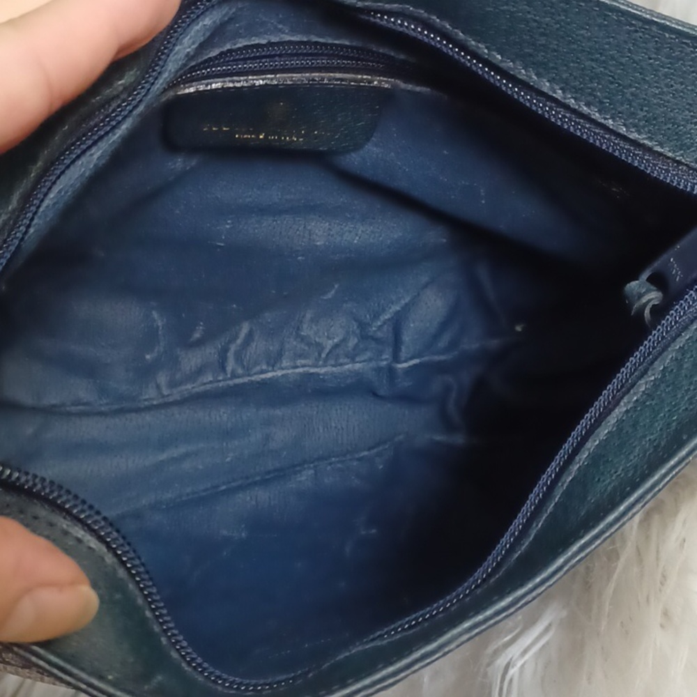 Vintage Gucci Signature Crossbody - Picture 14 of 16